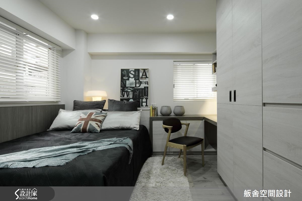 以白色系作為空間基底，彷彿是一塊創作的畫布，米白、